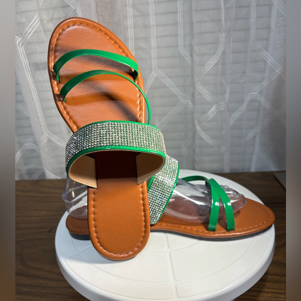 NWOT No brand Eur39 US 8.5 BLINGY/Green slip on sandal. Cruise wear Warm weather
